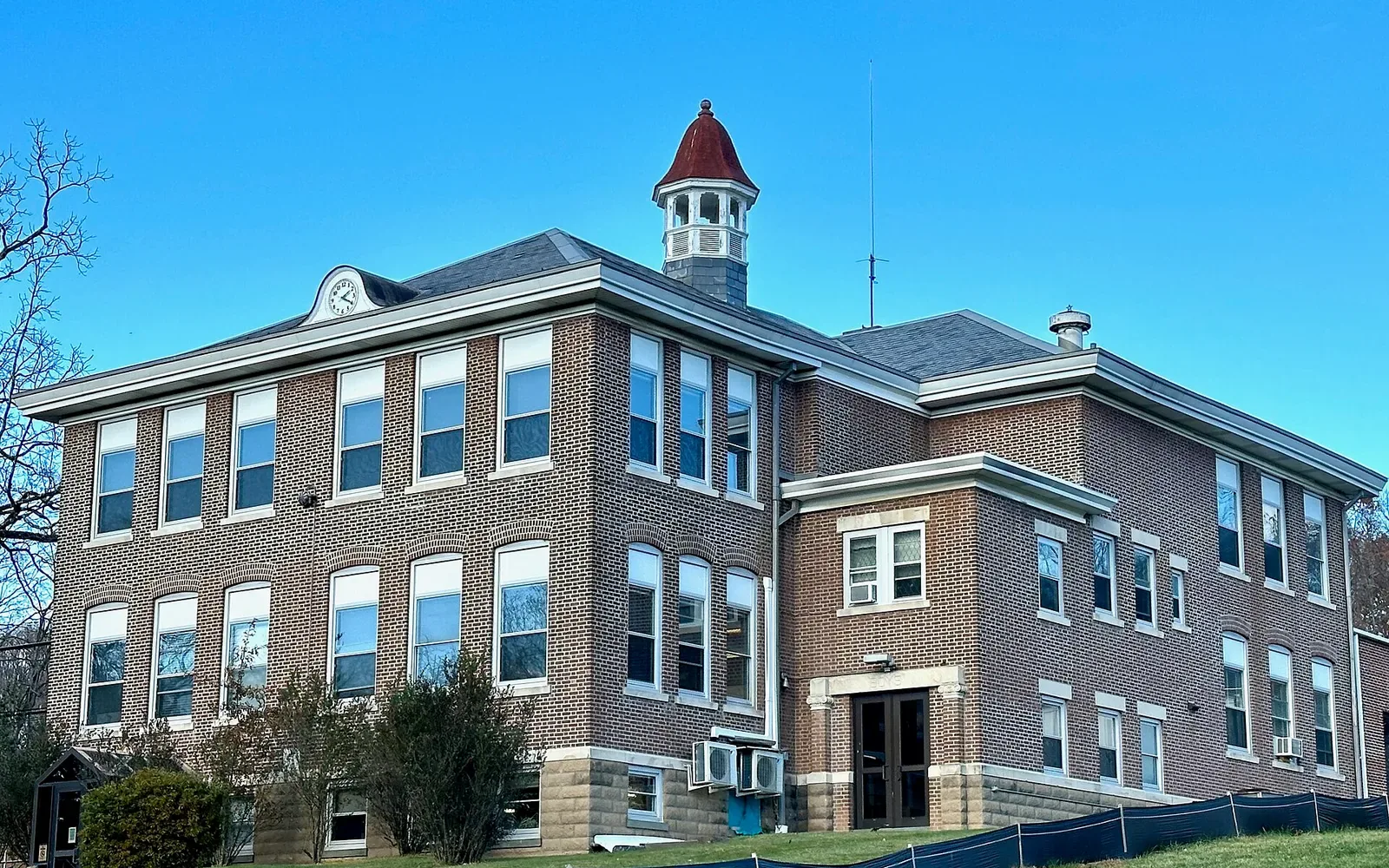 Peapack-Gladstone Municipal Complex and Library in Peapack-Gladstone, New Jersey