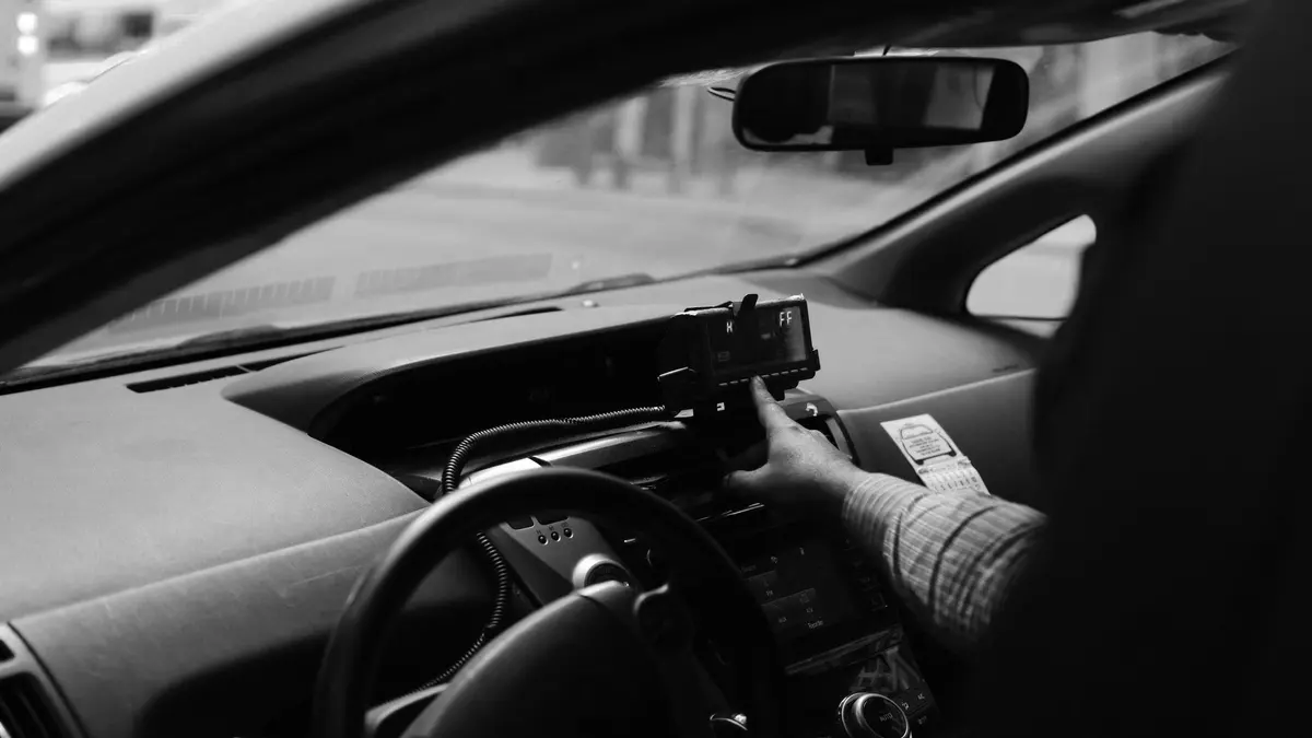 Grayscale stock photograph illustrating Uber Lyft trip status